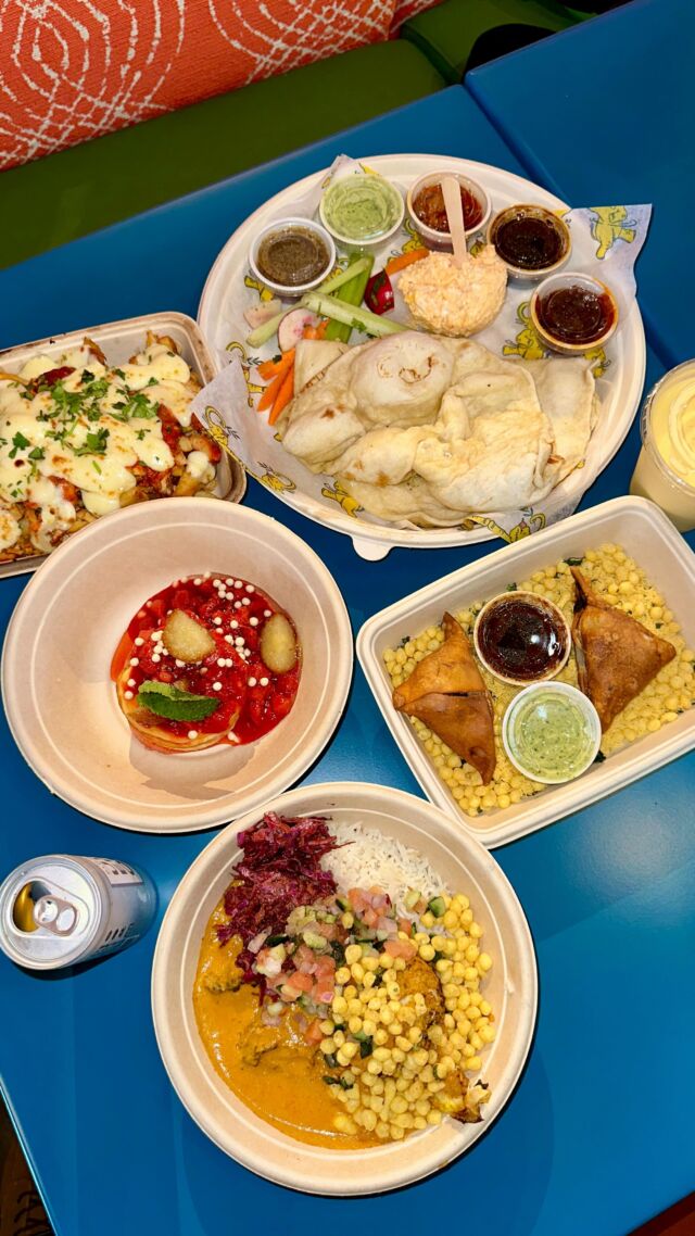 HERE is everything we ordered 👇

eet is located next to the Disney’s Days of Christmas store at Disney Springs.

> Bread Service with Pimento Whipped Paneer
> Tandoori Chicken Poutine
> Vegetable Samosas
> Build Your Own Bowl
> Gulab Jamun Cheesecake
> Mango Yogurt Lassi

I highly recommend the bread service and the build your own bowl!

#disneyfood #disneyfoodie #orlandofood #orlandofoodie #thingstodoinorlando #stufftodoinorlando