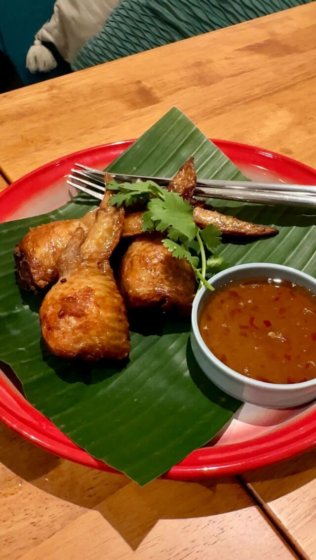 HERE is everything we ate at Soi Social… 👇  📍 Resorts World Sentosa | @rwsentosa  8 Sentosa Gateway, Singapore

🦐 Prawns in Spicy and Sour Creamy Soup 
🍗 Stuffed Chix Wings 
🥩 Beef Fried Rice  🍜 Flat Rice Noodles and Prawn “Phad Thai” 🥭 Mango Sticky Rice 

😋 @soisocialrws   #hosted #singapore #singaporefoodie #visitsingapore #sgfoodie #sgfood